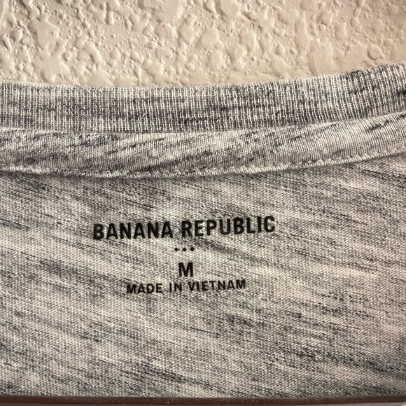 Banana Republic Tshirt - Picture 3 of 3